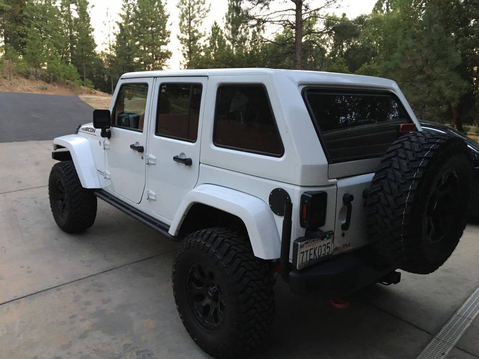 White Jeep Wrangler JKU with black fastback hard top installed